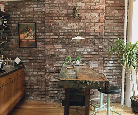 Master-of-none_kitchen-table