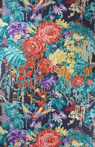 large-scale-floral-pattern-wallpaper