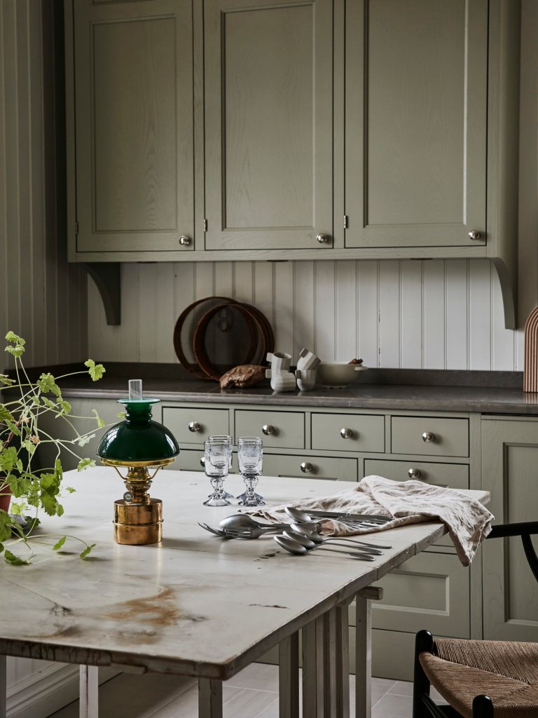 Green kitchen cabinets