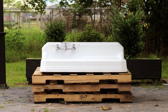 farmhouse sink with a drainboard