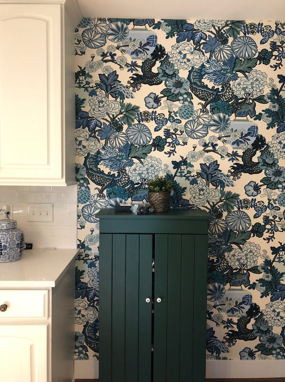 wallpaper in kitchen