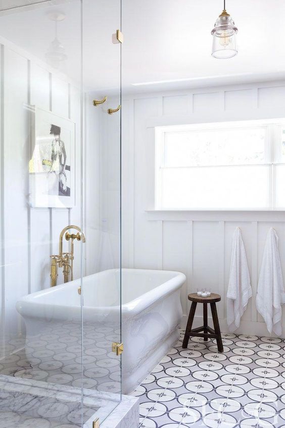 freestanding sculptural tub